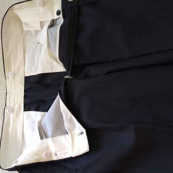 Hugo Boss Modern Fit - Gray Glen Check Wool Suit (Made in USA) 40R - Picture 13 of 13